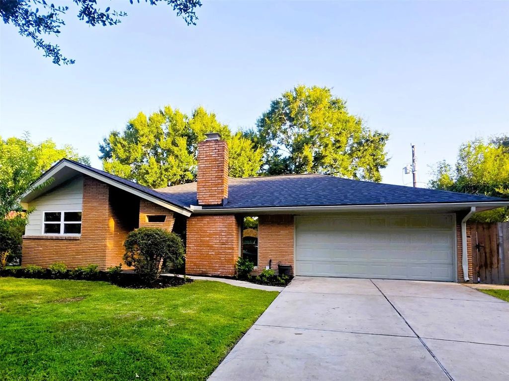 5315 Briarbend Drive, Houston