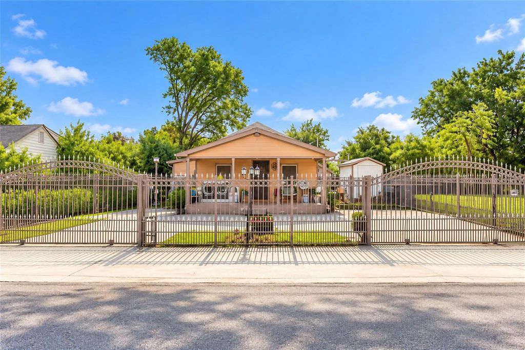 2610 Lynnfield Street, Houston