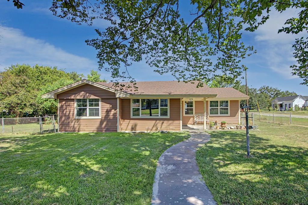 307 E Barton Street, Calvert