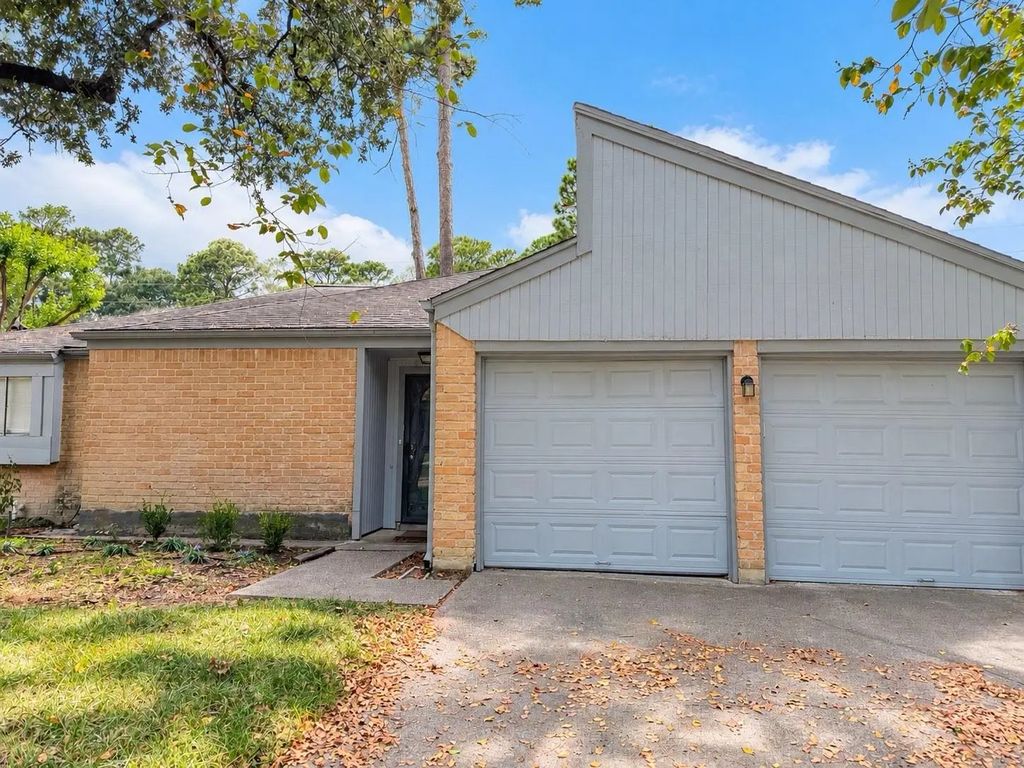 14715 Spring Lake Drive, Houston
