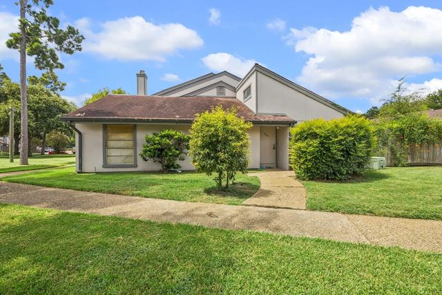 5864 Village Forest Court, Houston