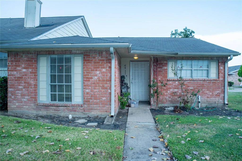 6411 S Briar Bayou Drive, Houston