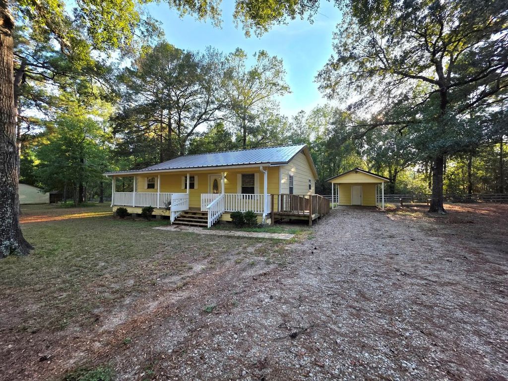 12105 Old County Road, Willis