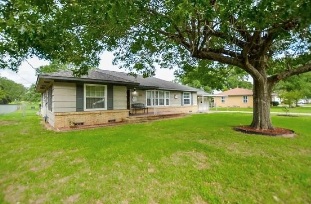 1116 N Meyer Street, Sealy