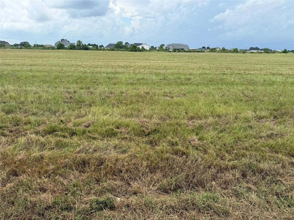 526 Chuckwagon Trail, Angleton