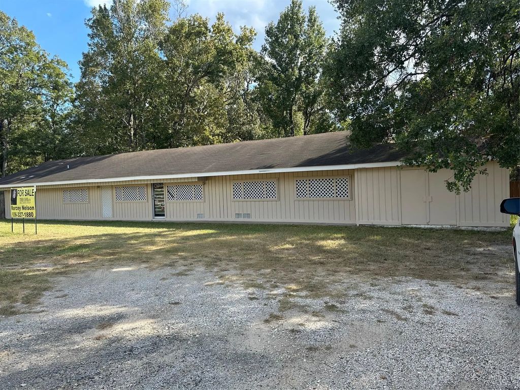 1065 Fm 2457, Livingston