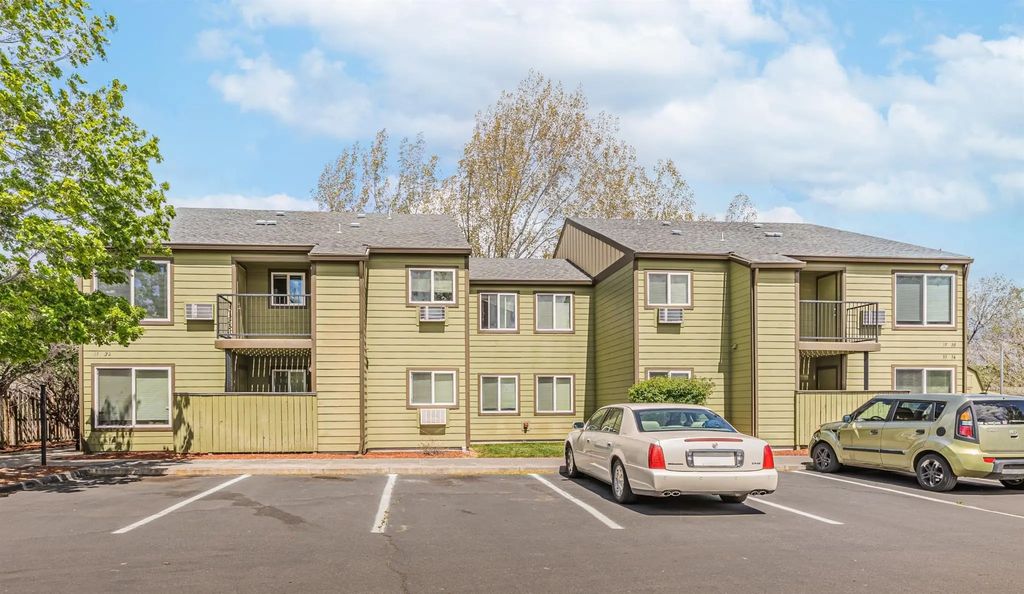 2210 Sw 19th St 50, Redmond