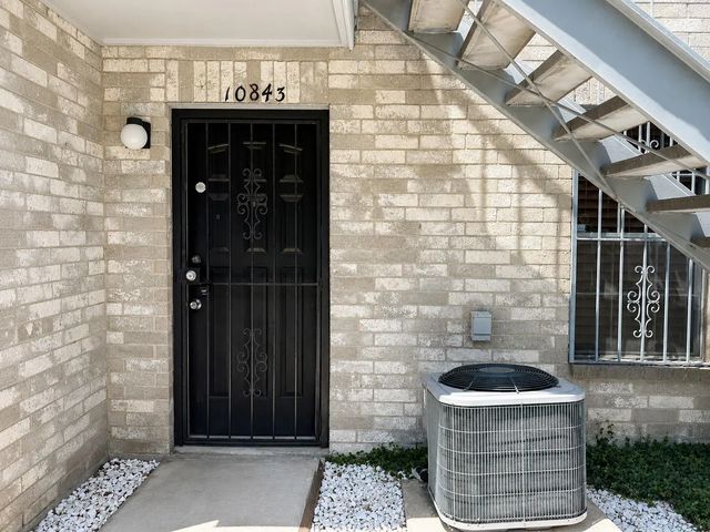 10843 Braes Bend Drive, Houston