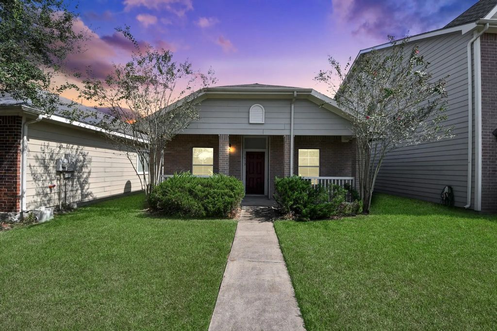 1612 Claremont Garden Circle, Houston