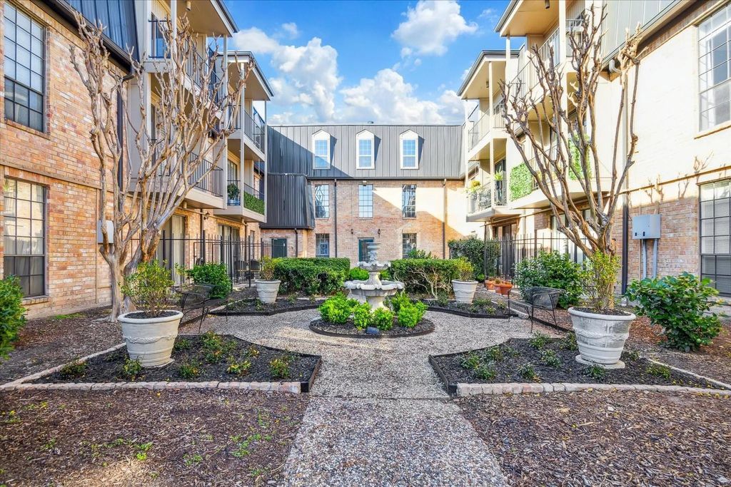 2425 Underwood Street 242, Houston