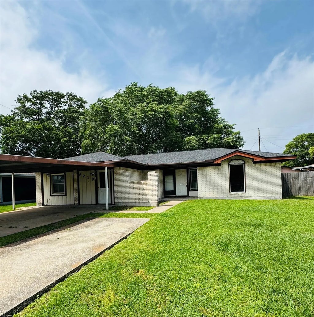 6219 16th Street, Port Arthur