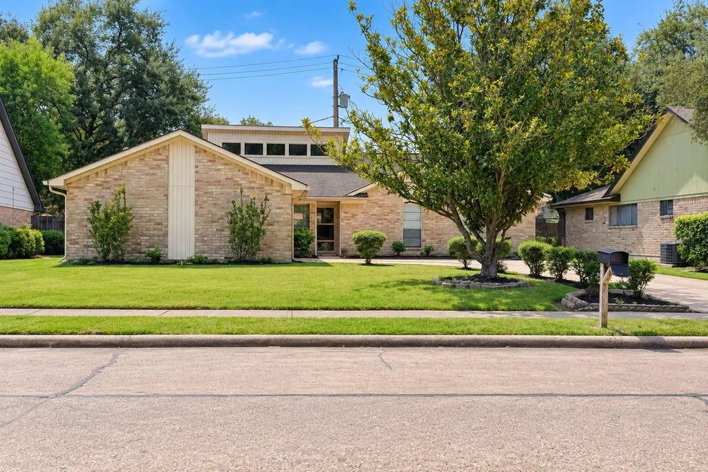 10434 Carlow Lane, La Porte