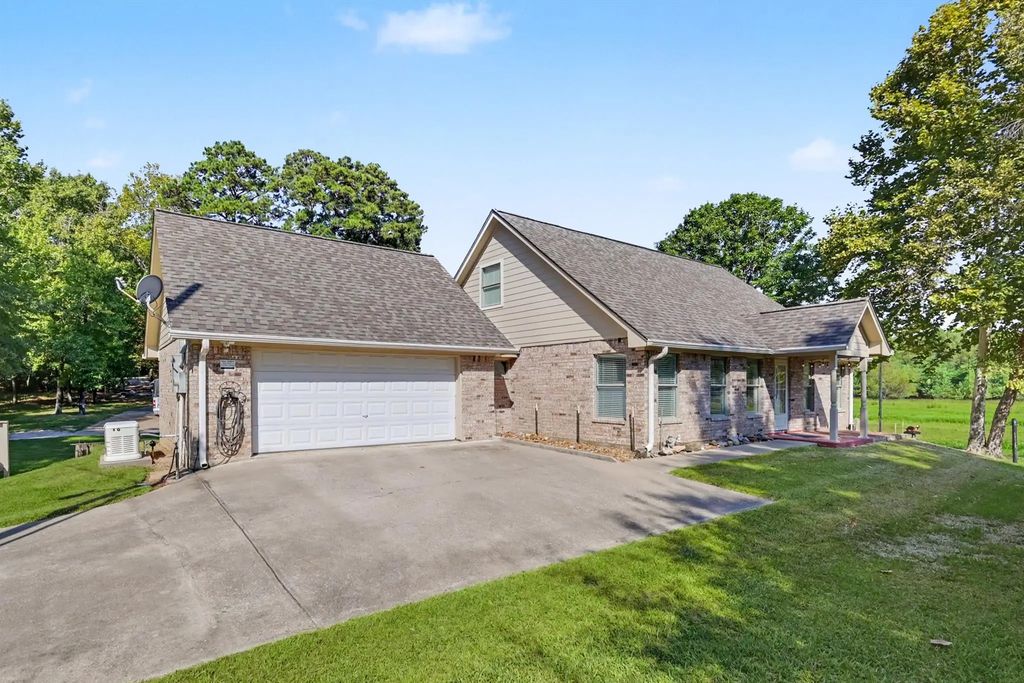 15 Lakeside, Trinity