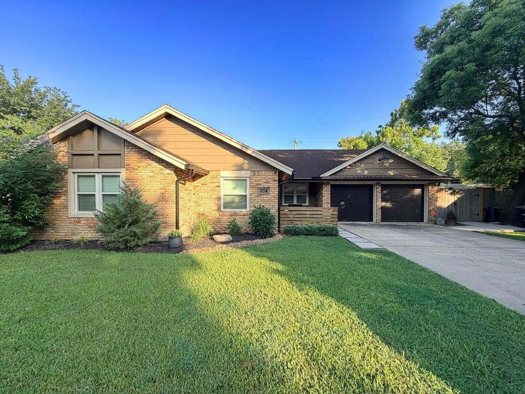 704 Briargrove Drive, Alvin