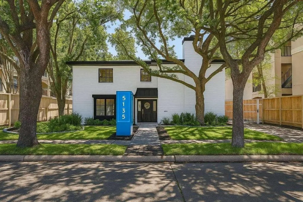 5135 Edloe Street, Houston
