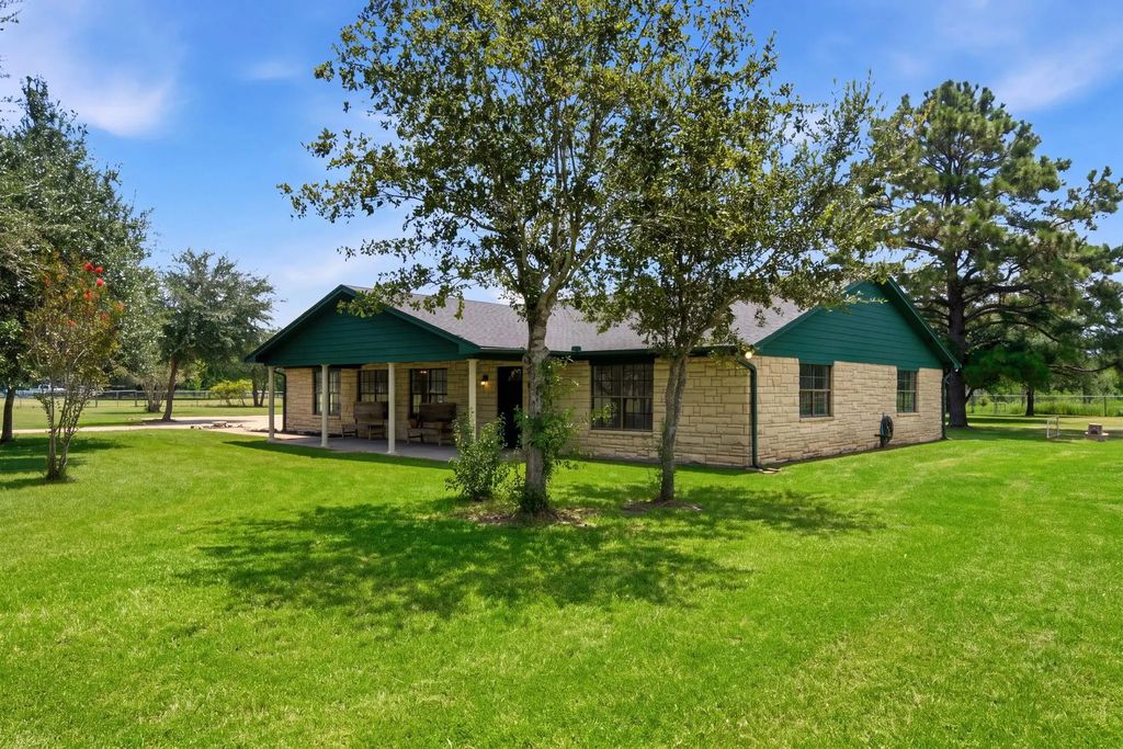 2243 Green Meadows Drive, Sealy