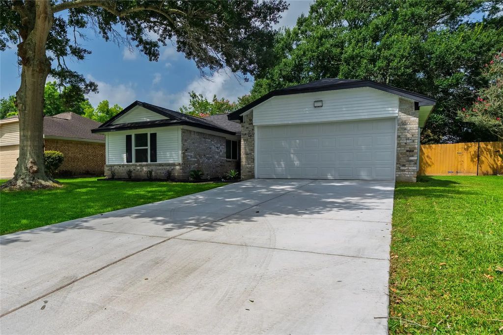 4855 Sulley Drive, Alvin
