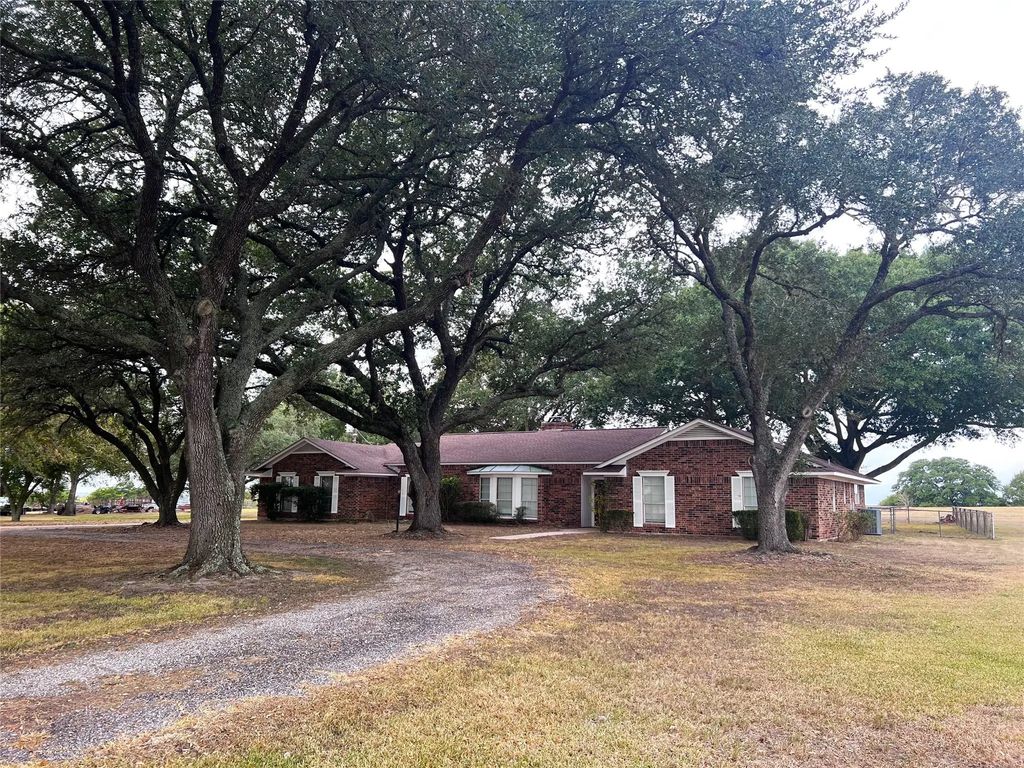 929 Harrisburg Road, Brenham
