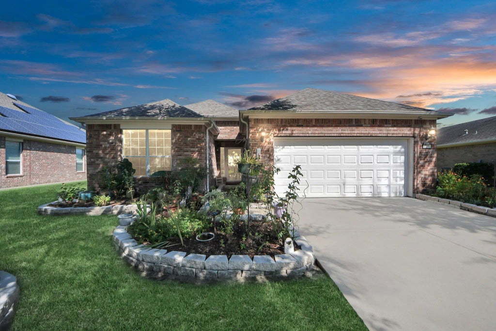 719 Honeysuckle Vine Drive, Rosenberg