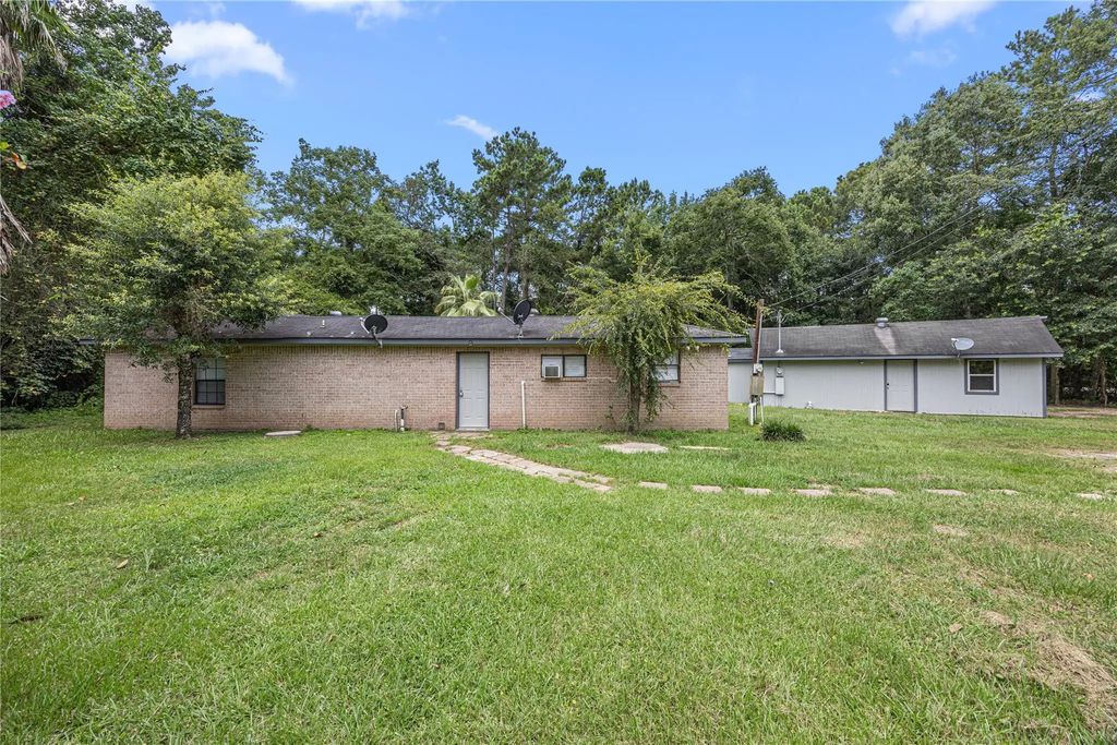 394 County Road 3378, Cleveland