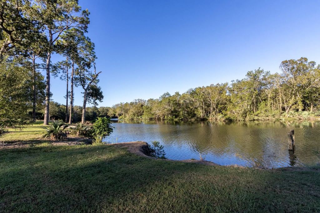 30 Ellis Road, League City