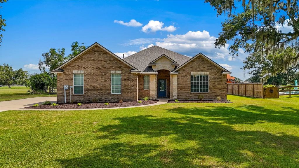 1132 Quarter Horse Trail, Angleton