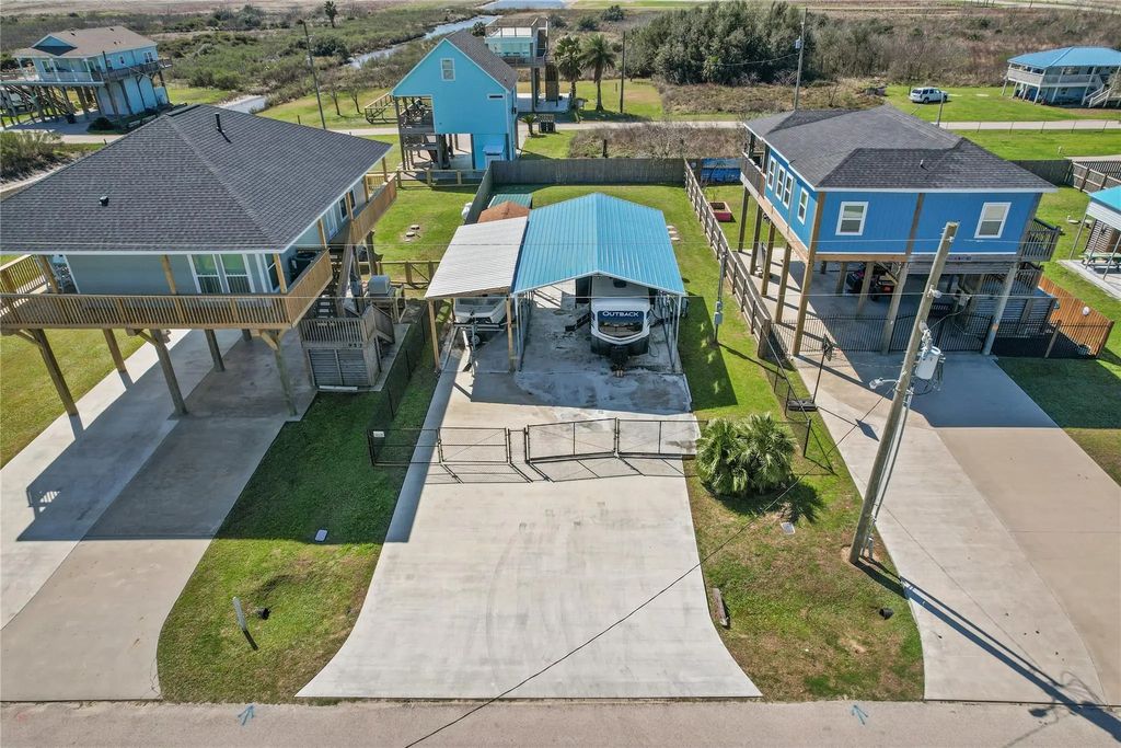 957 S Tinkle Lane, Crystal Beach