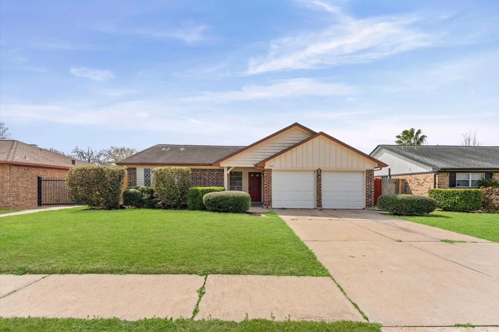 12123 Plumpoint Drive, Houston