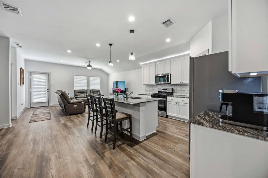 1029 Great Barracuda Lane, Alvin