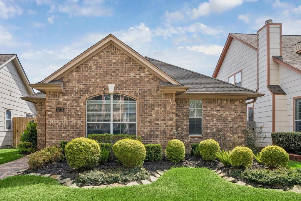 513 Brad Court, Webster