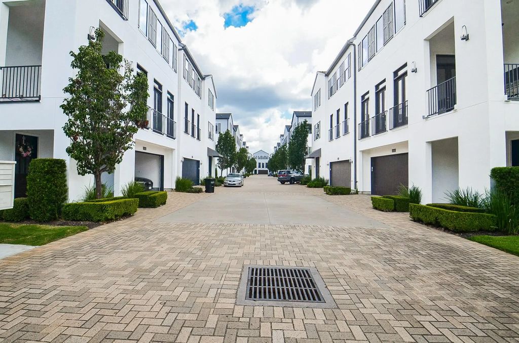 11027 Jardin Des Circle, Houston