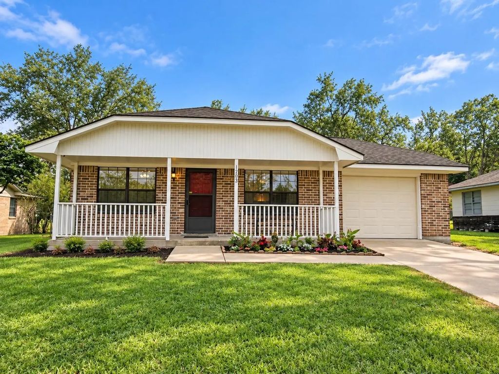 1203 W Jefferson Street, Brenham