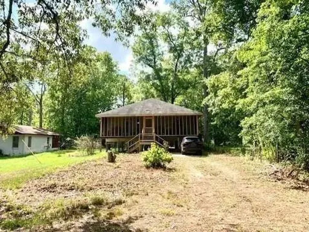 1001 County Road 4110, Woodville