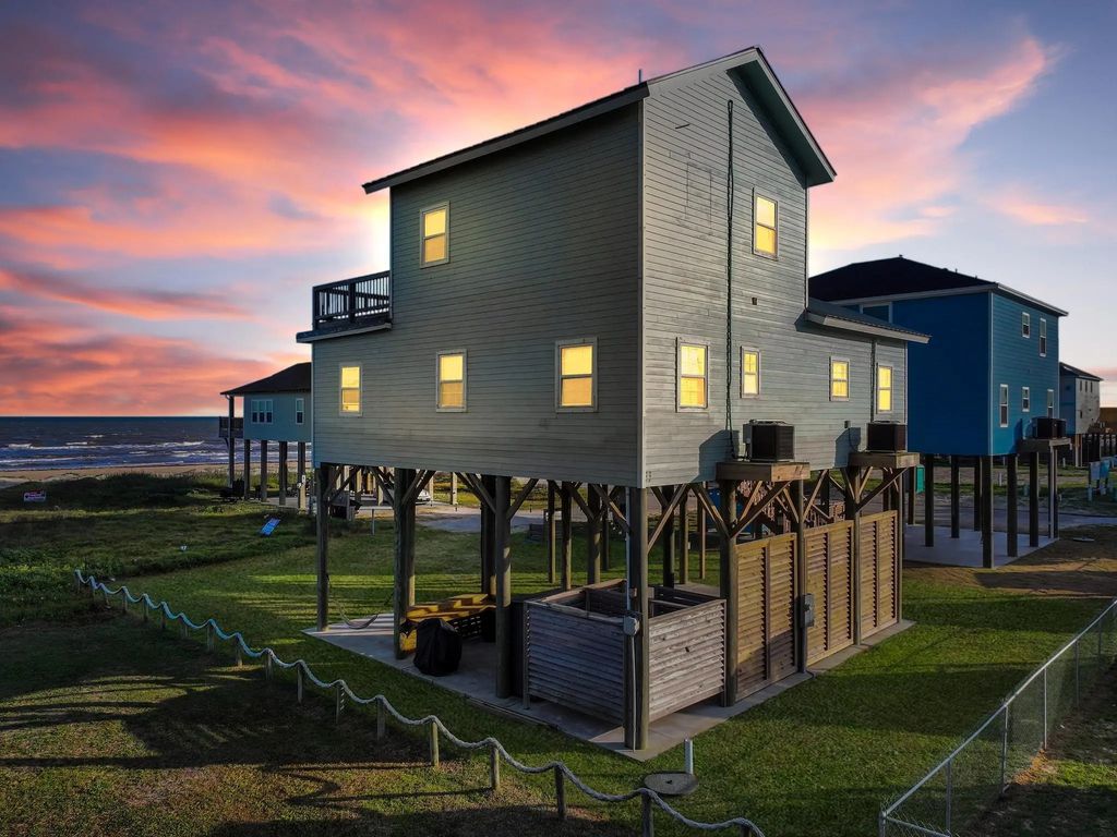 1890 Atlantis Lane, Crystal Beach