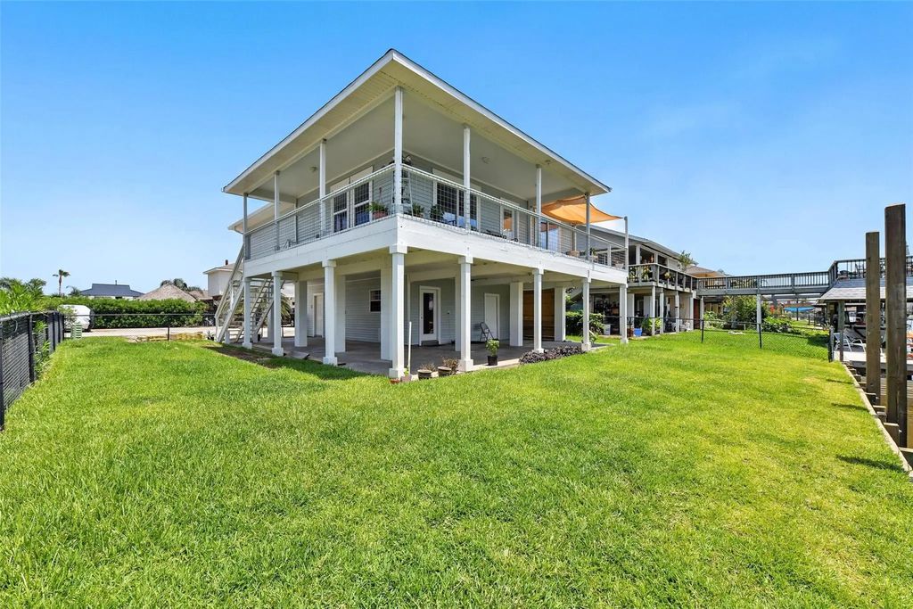 1127 Redfish Street, Bayou Vista