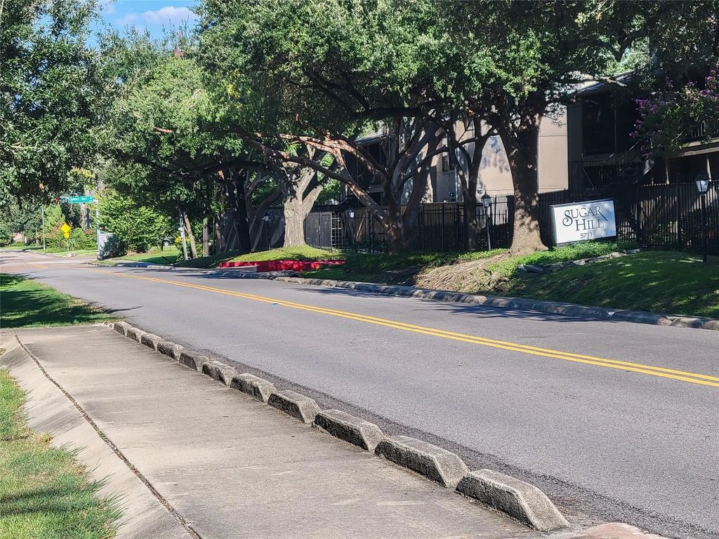 5711 Sugar Hill Drive 26, Houston