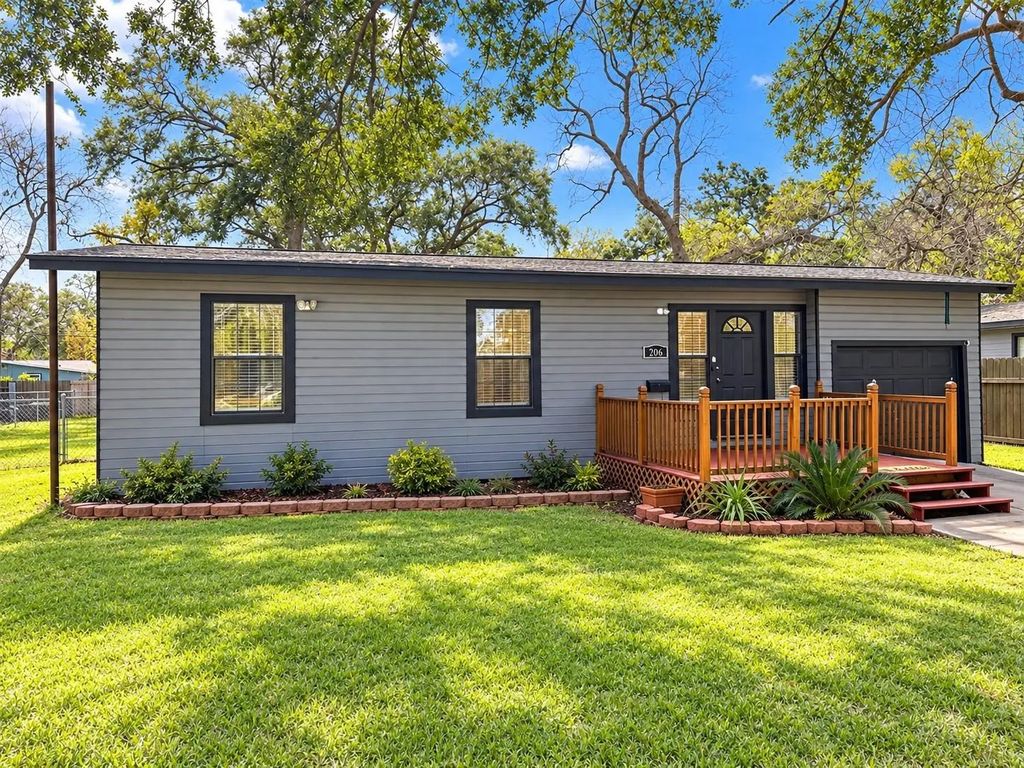 206 Camellia Street, Lake Jackson