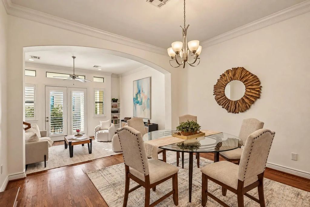 1102 Sherwood Run, Houston