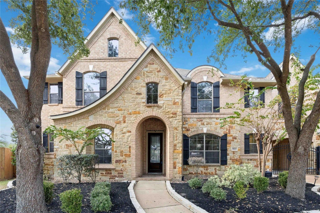 8823 Hollow Banks Lane, Houston