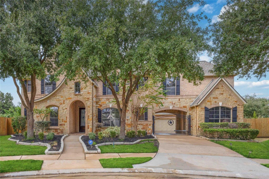 8823 Hollow Banks Lane, Houston