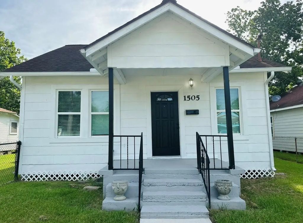 1505 Yupon Street, Baytown