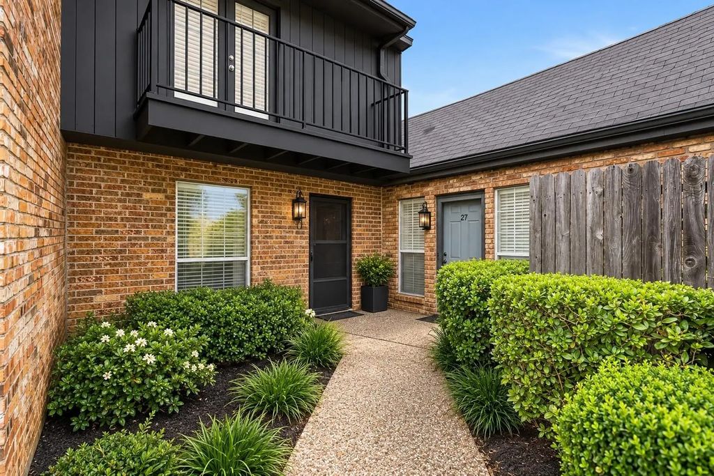 6111 Beverly Hill Street 28, Houston