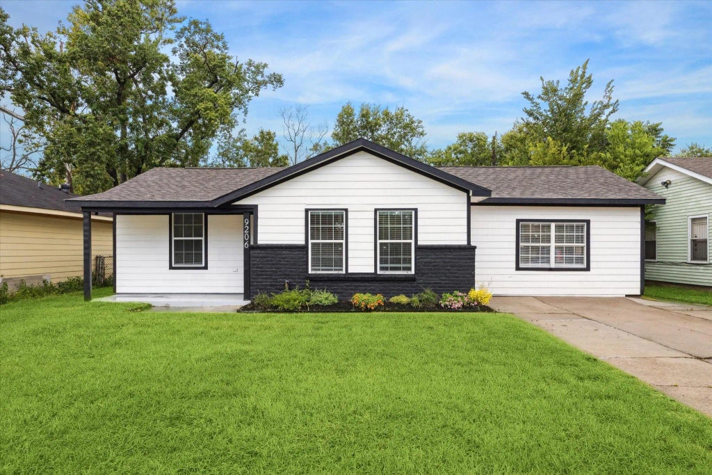 9206 St Lo Road, Houston