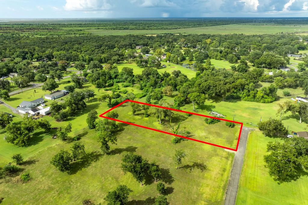 333 Harrison Lane, Jones Creek