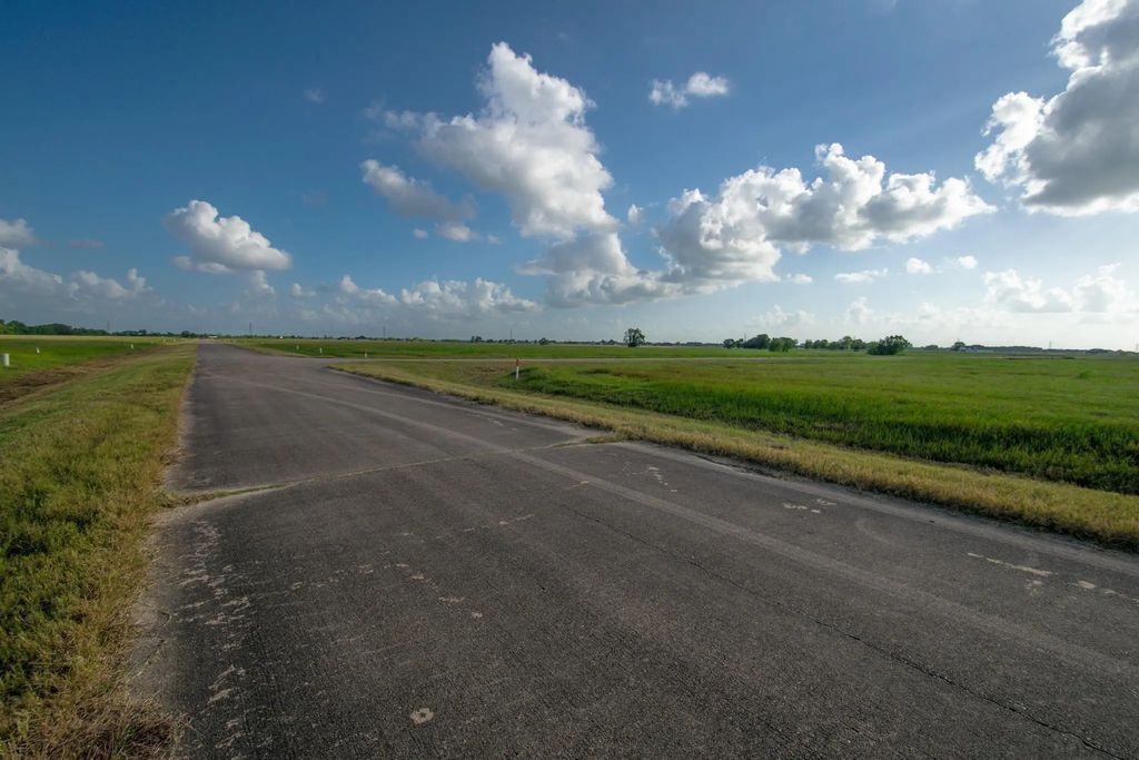 183 Brahman Trail, Angleton