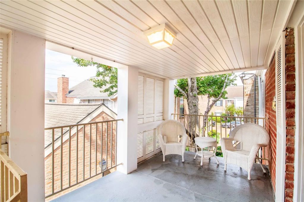 1042 Augusta Drive 1042, Houston