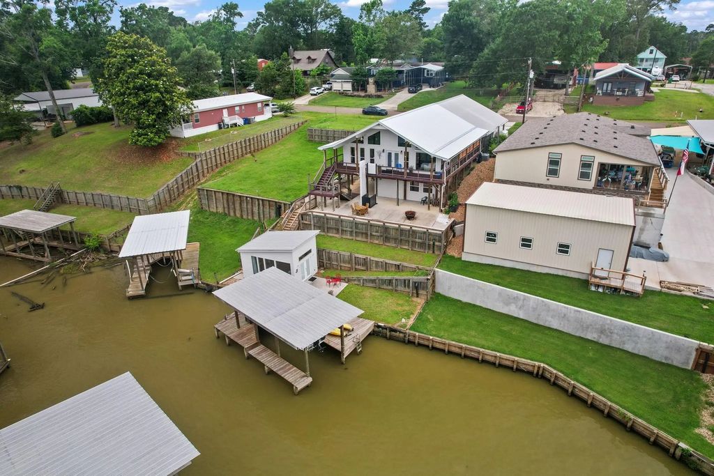 371 E Woodland Shores Drive, Point Blank