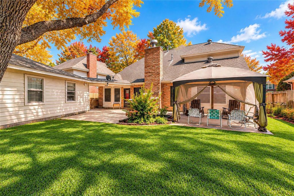 16926 Scenic Lakes Way, Houston