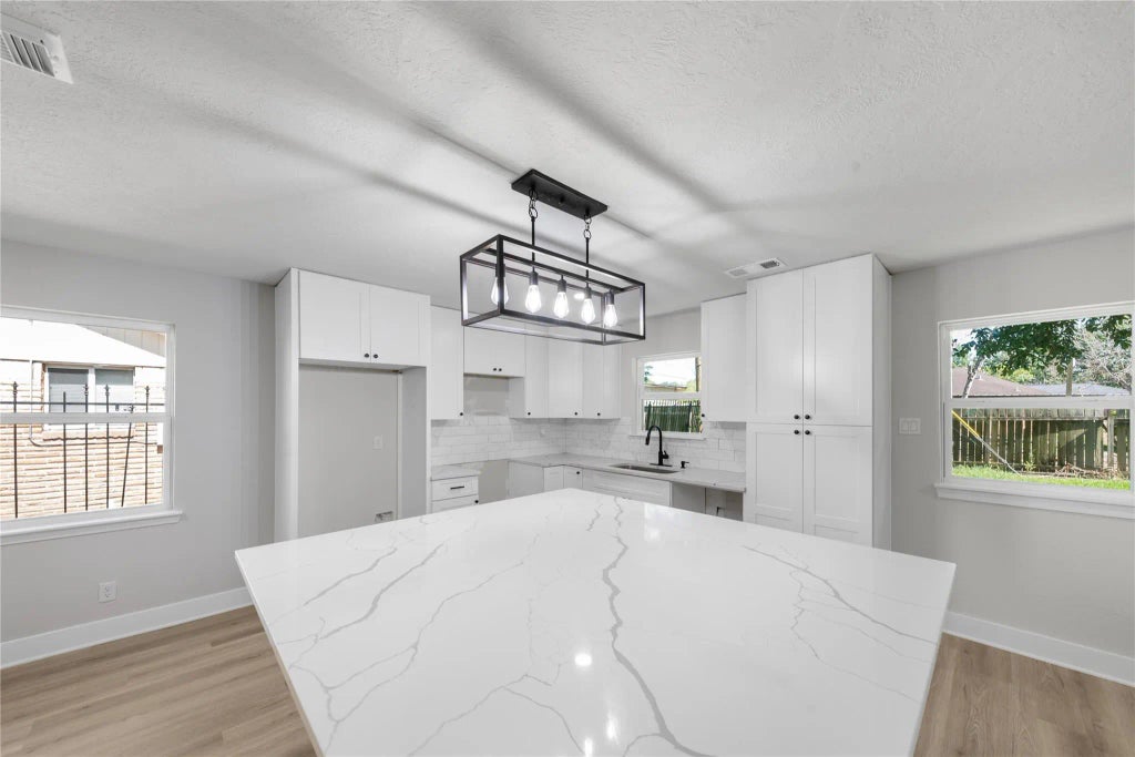 5102 Tavenor Lane, Houston