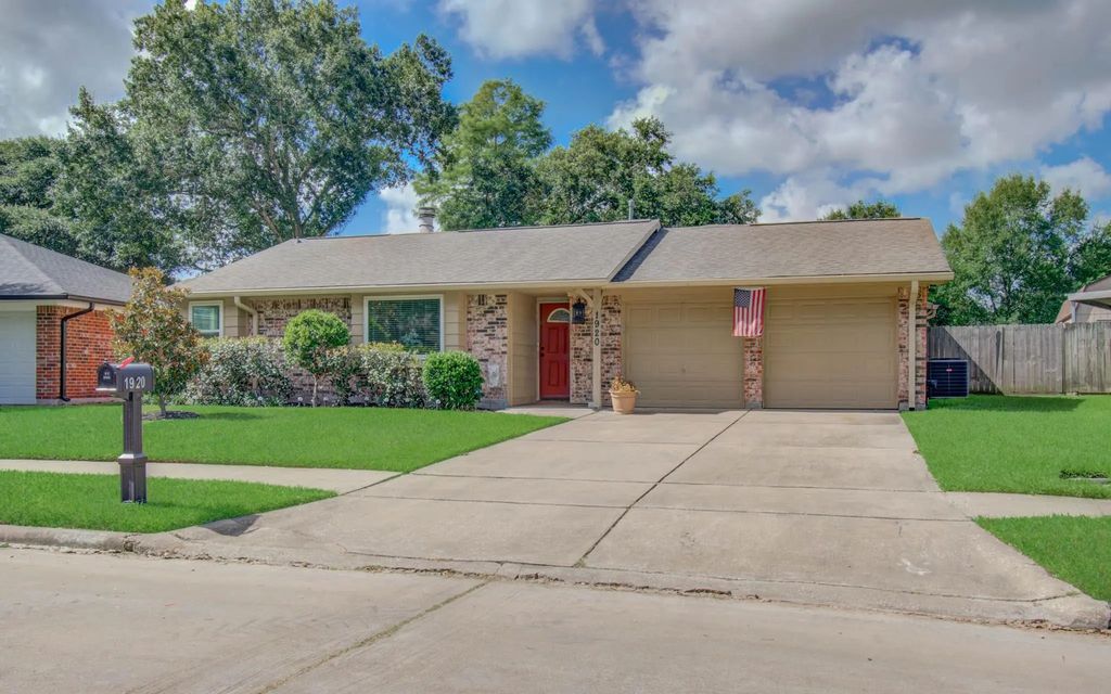 1920 Lazy Creek Lane, Pearland